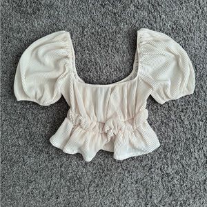 Cropped off white blouse elastic band